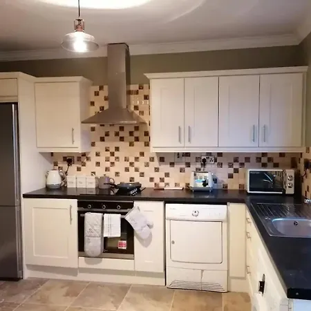 2 Bed Flat - Sleeps 4 - Garden - Parking - Wifi * キラーニー