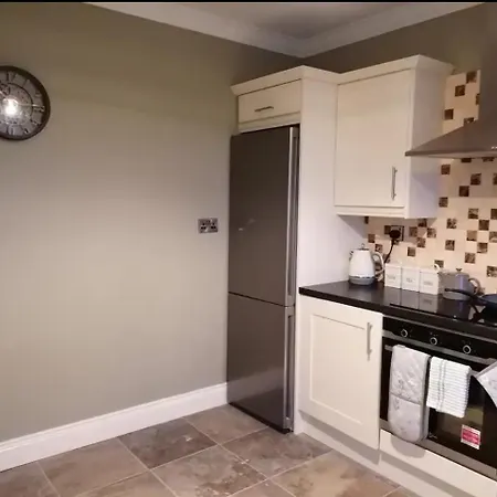 別荘 2 Bed Flat - Sleeps 4 - Garden - Parking - Wifi